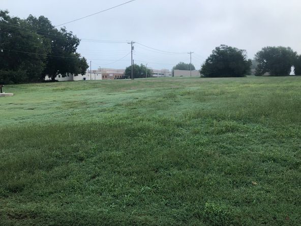 Spencer Avenue: Spencer Avenue, Chickasha, OK 73018